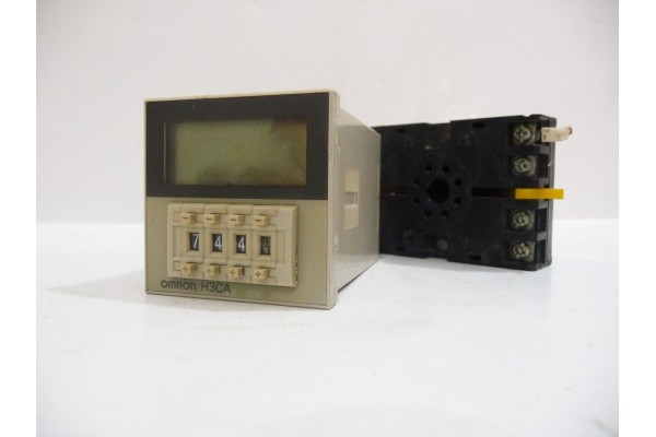 Solid State Digital Timer with Base, H3CA-8, 24 VDC, Omron